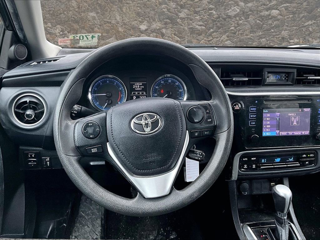 Used 2019 Toyota Corolla LE image 5
