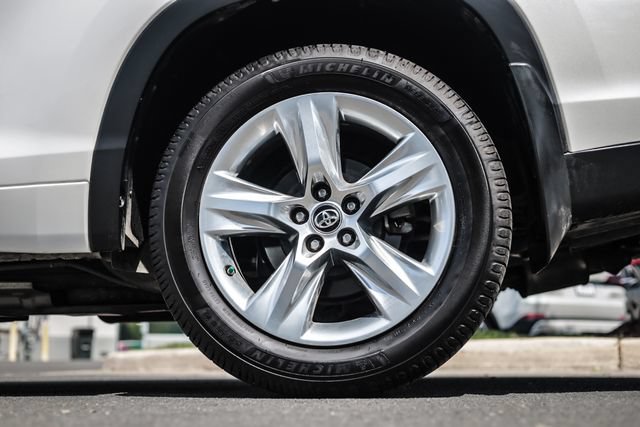 Used 2016 Toyota Highlander Limited FWD image 18