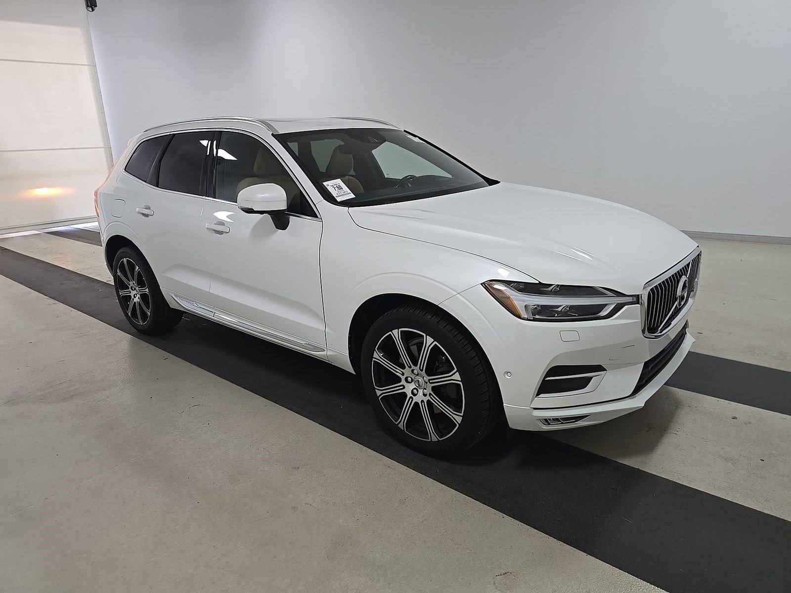 Used 2018 Volvo XC60 T6 Inscription w/ Luxury Seat Package AWD/4WD image 4