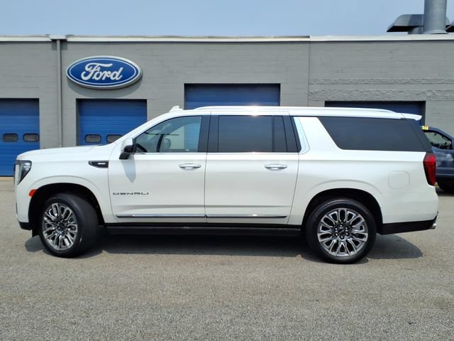 Used 2023 GMC Yukon XL Denali Ultimate AWD/4WD image 2