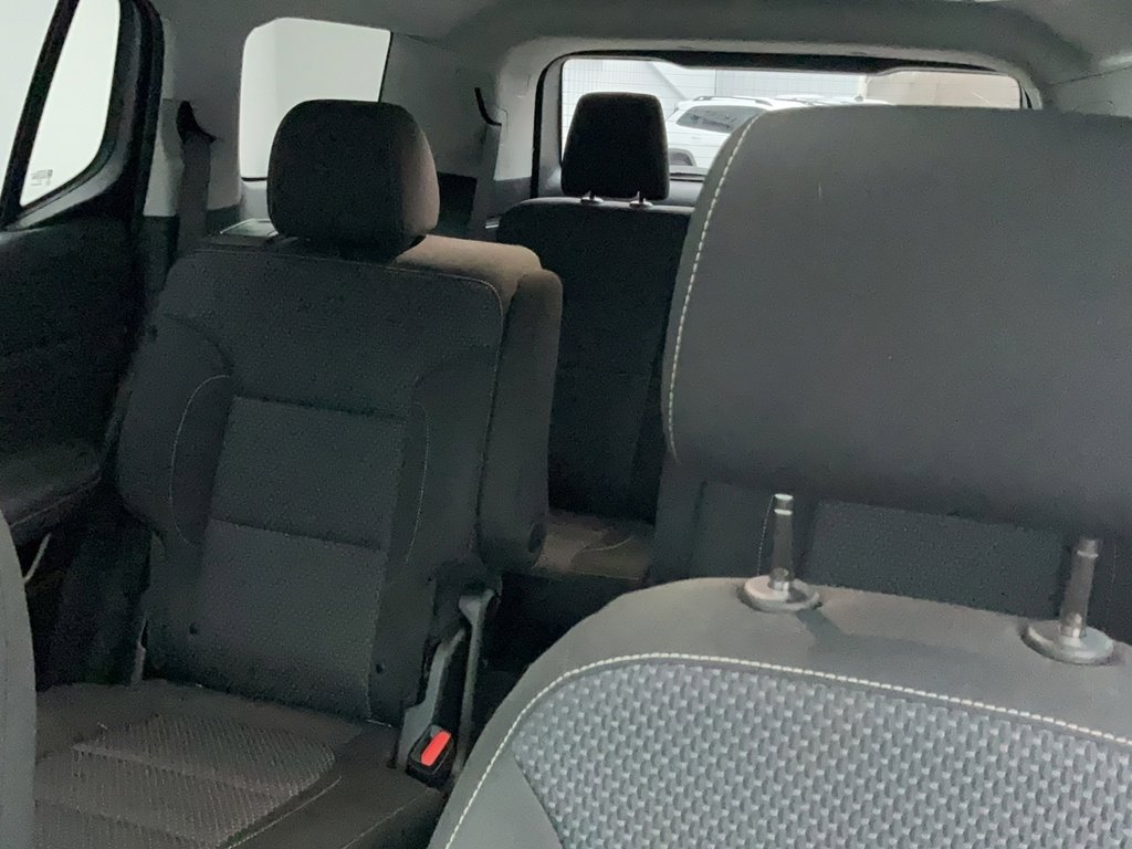 Used 2022 GMC Acadia SLE w/ Driver Convenience Package image 14