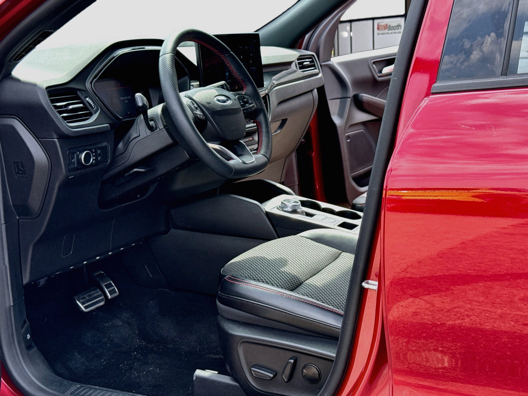 Used 2024 Ford Escape ST-Line w/ Tech Pack #1 AWD/4WD image 11