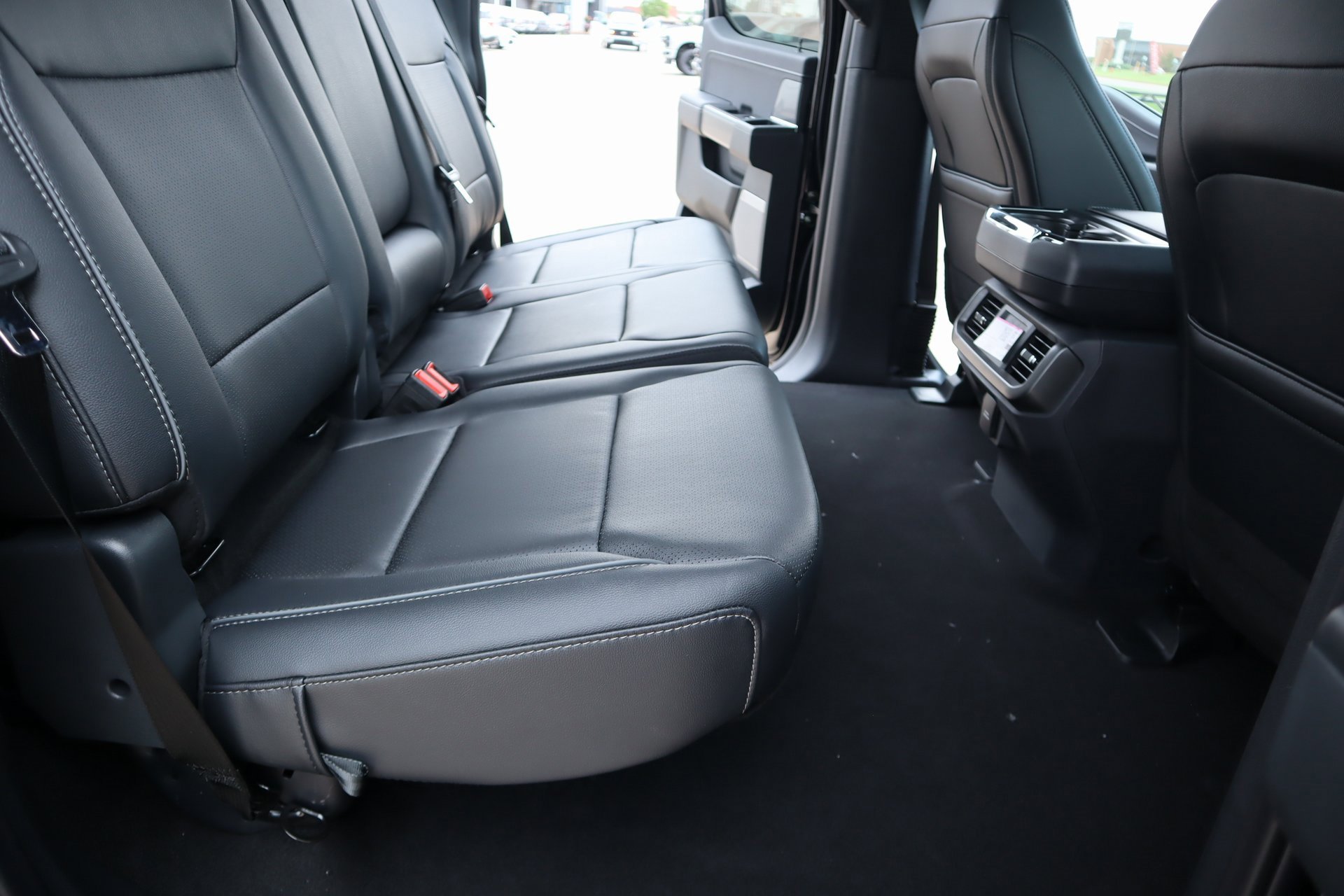 New 2025 Ford F150 Lariat w/ FX4 Off-Road Package image 16