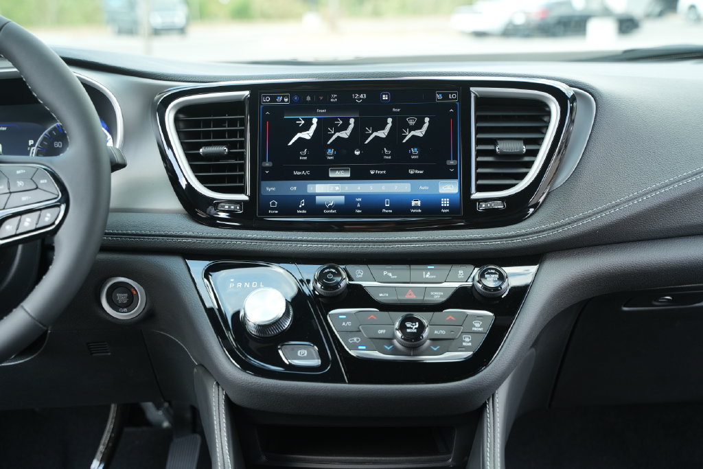 New 2027 Chrysler Pacifica Limited FWD image 29