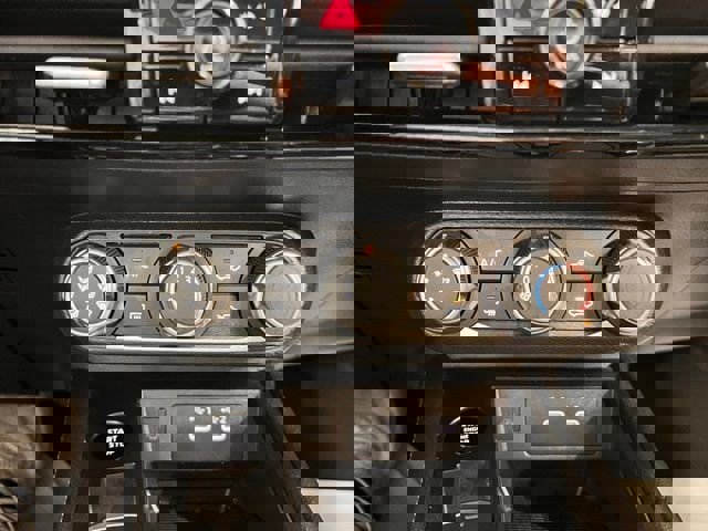 Used 2025 Nissan Kicks SV image 20