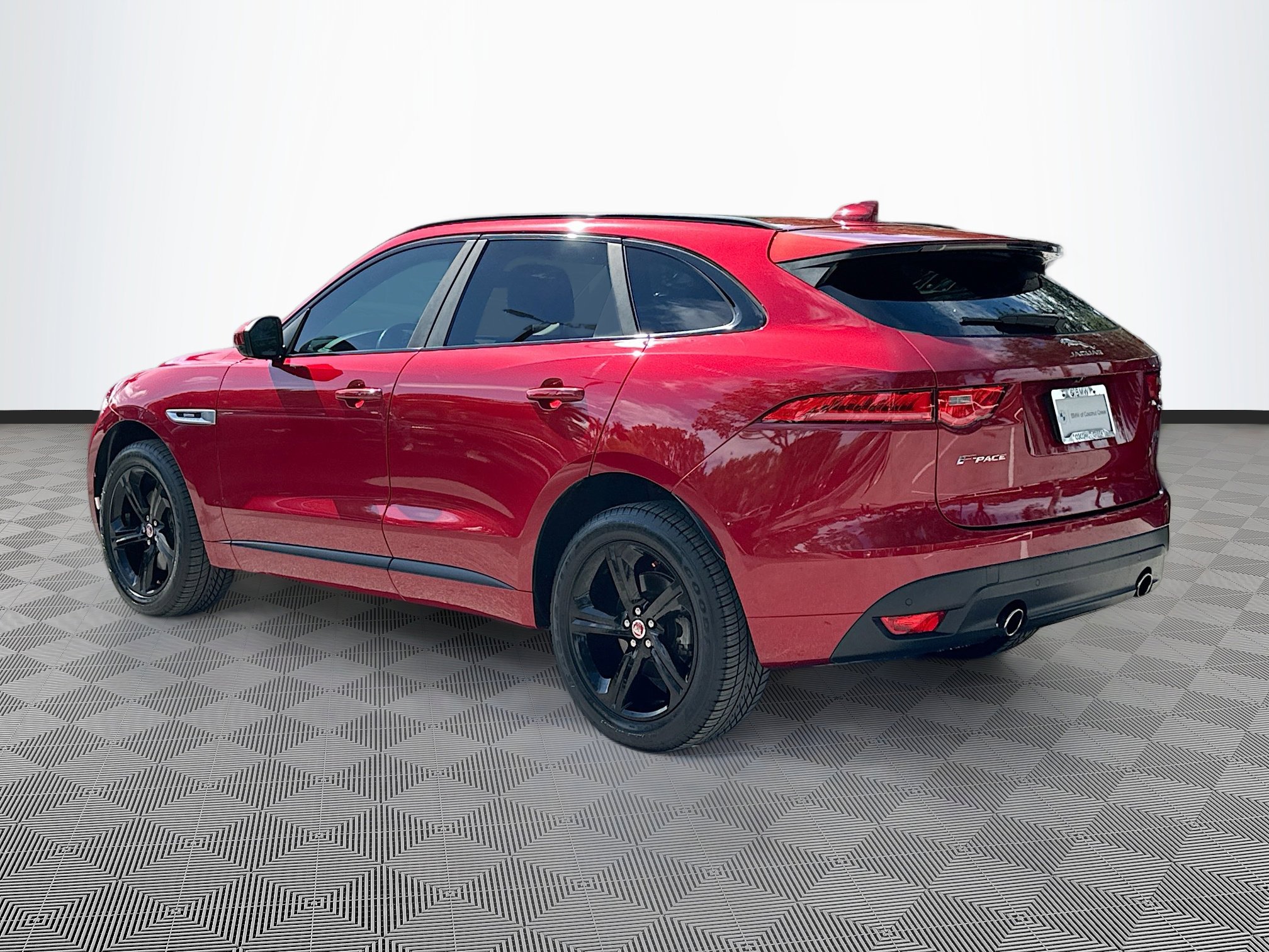 Used 2018 Jaguar F-PACE R-Sport image 5