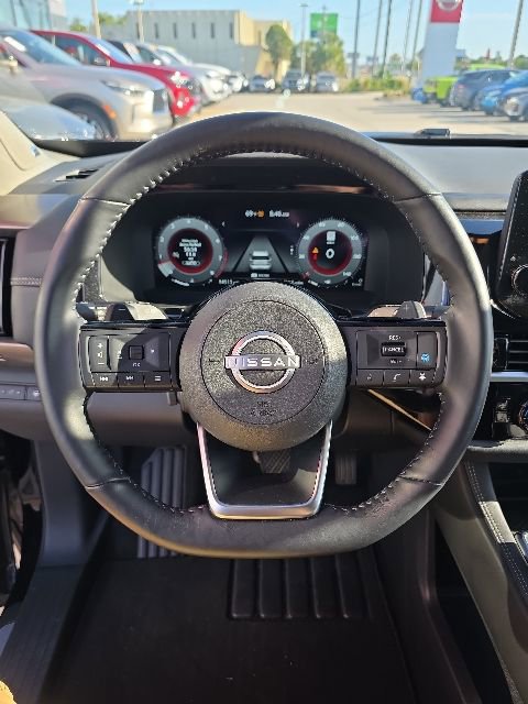 Used 2025 Nissan Pathfinder Platinum w/ Cargo Package AWD/4WD image 16