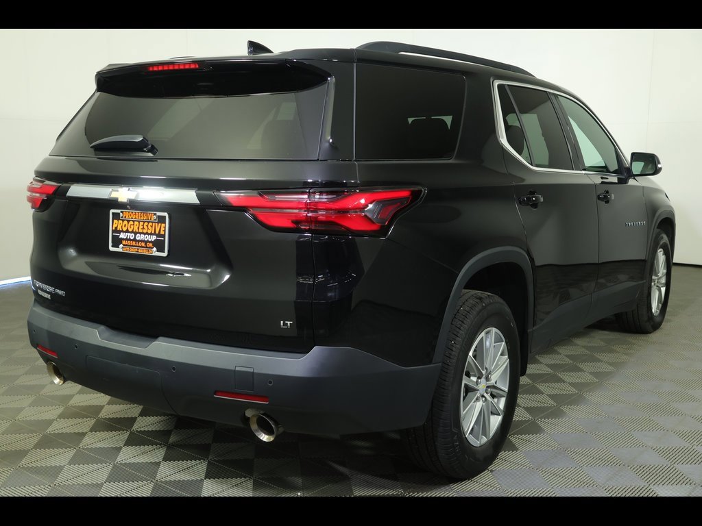 Used 2022 Chevrolet Traverse LT image 2