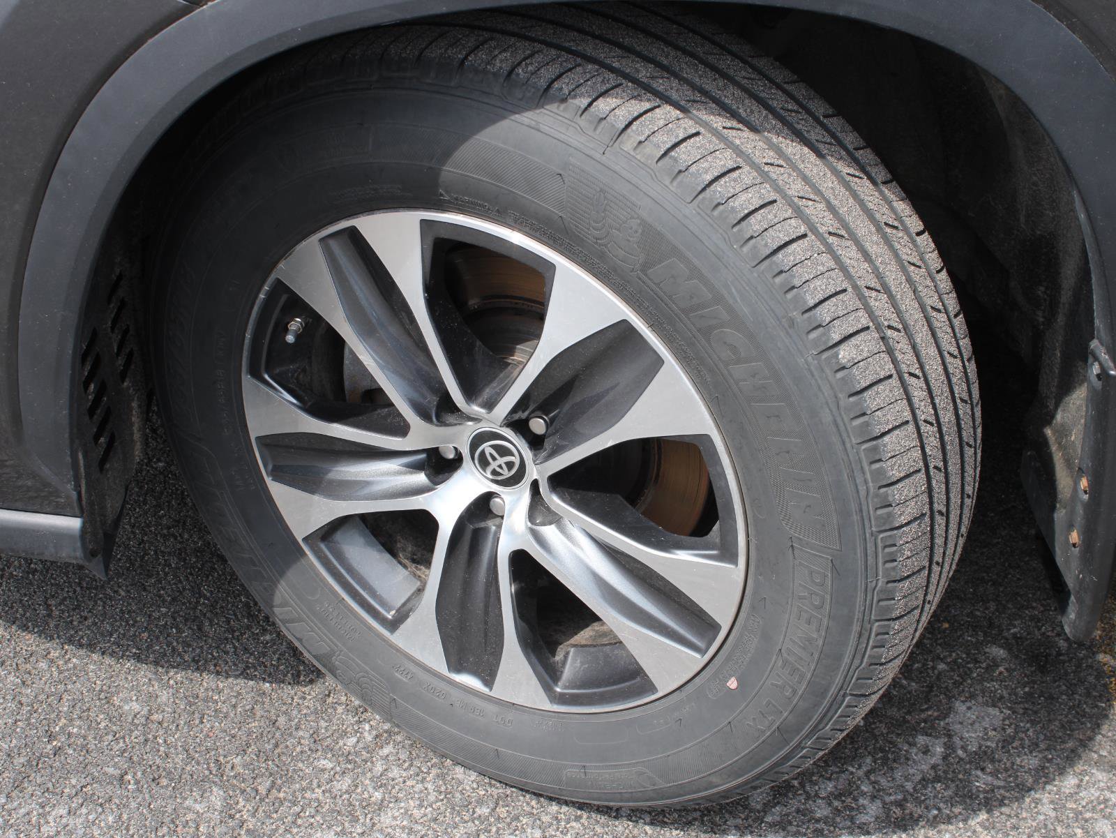 Used 2023 Toyota Highlander XLE AWD/4WD image 19