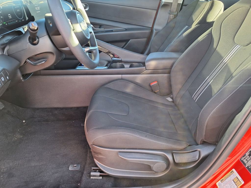 Used 2024 Hyundai Elantra Blue image 11