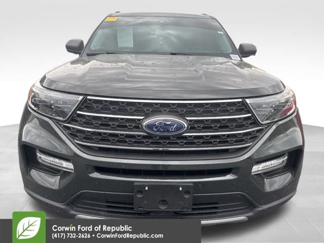 Used 2022 Ford Explorer XLT w/ Equipment Group 202A image 3
