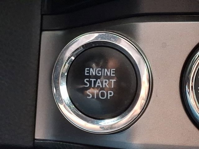 Used 2016 Toyota Tacoma Limited w/ Towing Package image 24