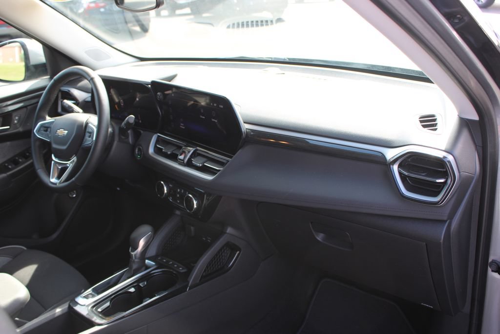 Used 2025 Chevrolet TrailBlazer LT w/ Convenience Package FWD image 29