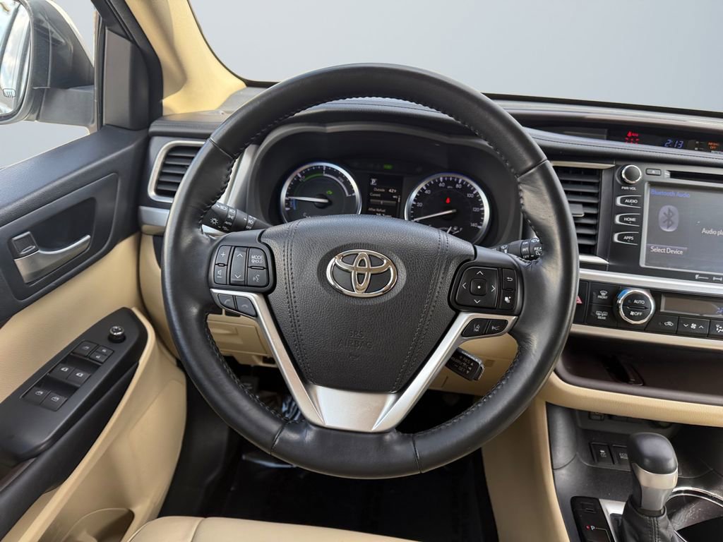 Used 2017 Toyota Highlander XLE image 12