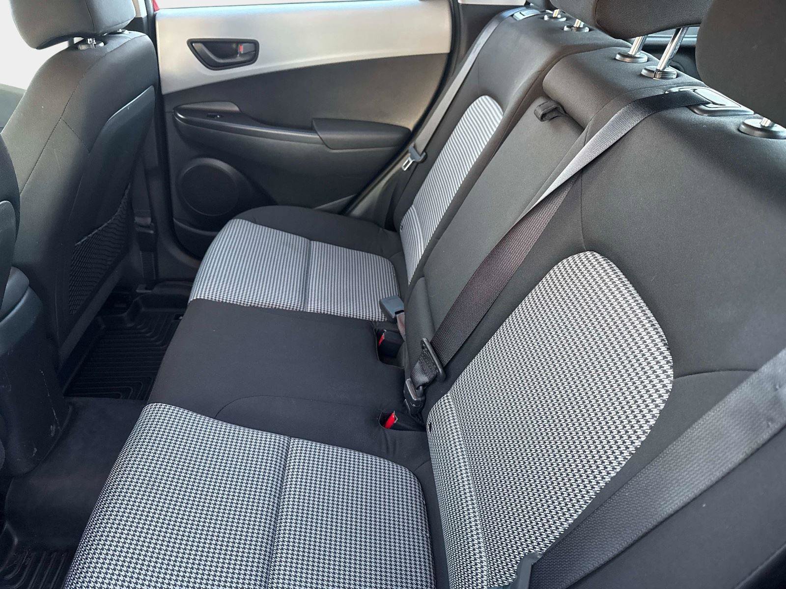 Used 2021 Hyundai Kona SE w/ Cargo Package image 13