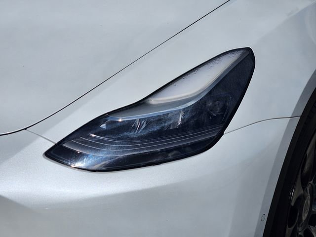 Used 2022 Tesla Model Y Performance image 9
