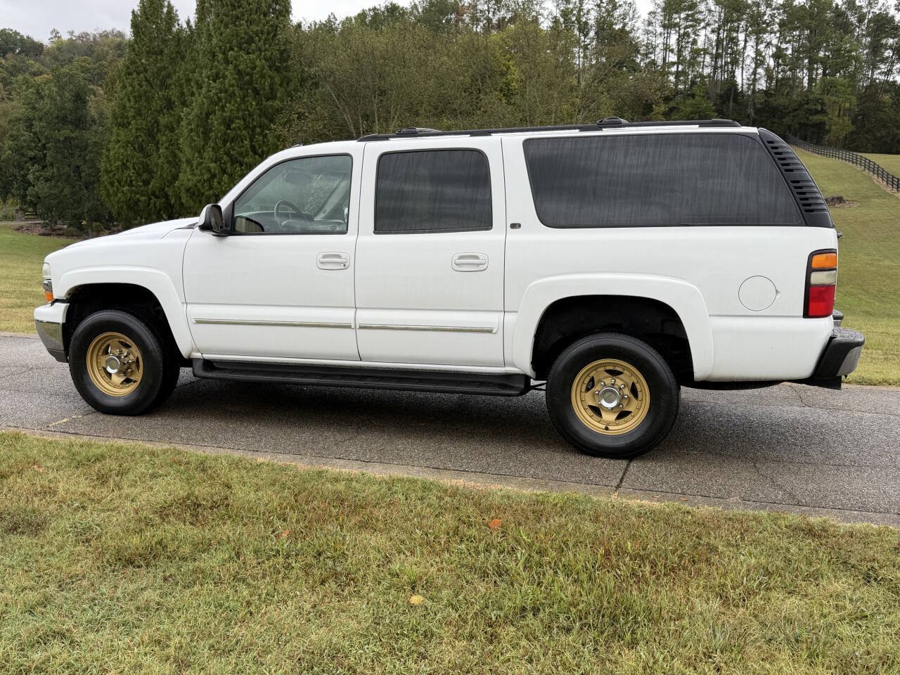 Used 2004 Chevrolet Suburban 2500 LT w/ Preferred Equipment Group AWD/4WD image 40