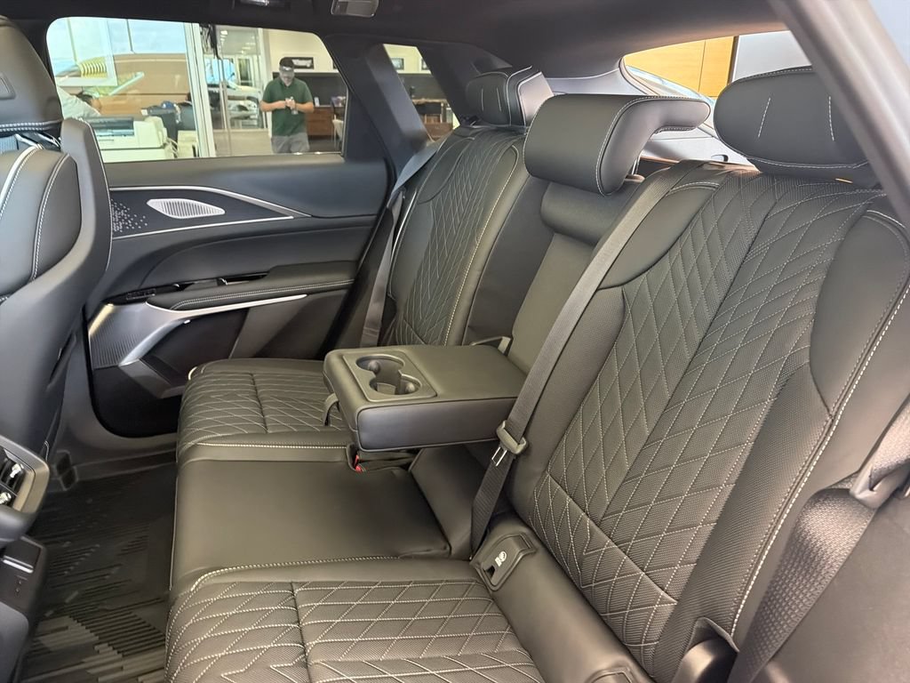 New 2027 Cadillac Lyriq Signature Luxury w/ Nappa Leather Package AWD/4WD image 39