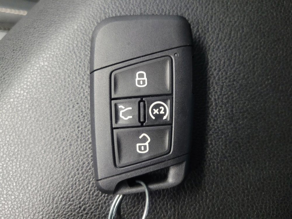 Used 2024 Volkswagen Jetta SE image 32