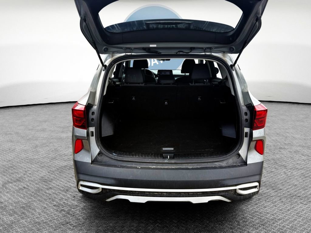 Certified 2023 Kia Seltos S image 5