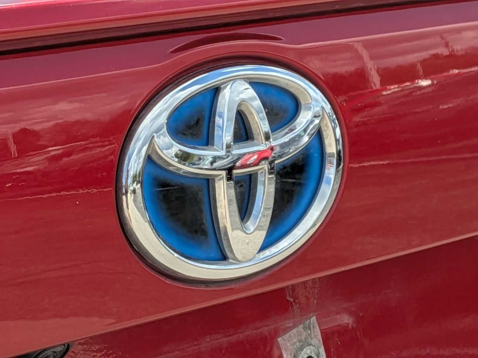 Used 2022 Toyota RAV4 SE w/ Weather & Moonroof Package AWD/4WD image 9