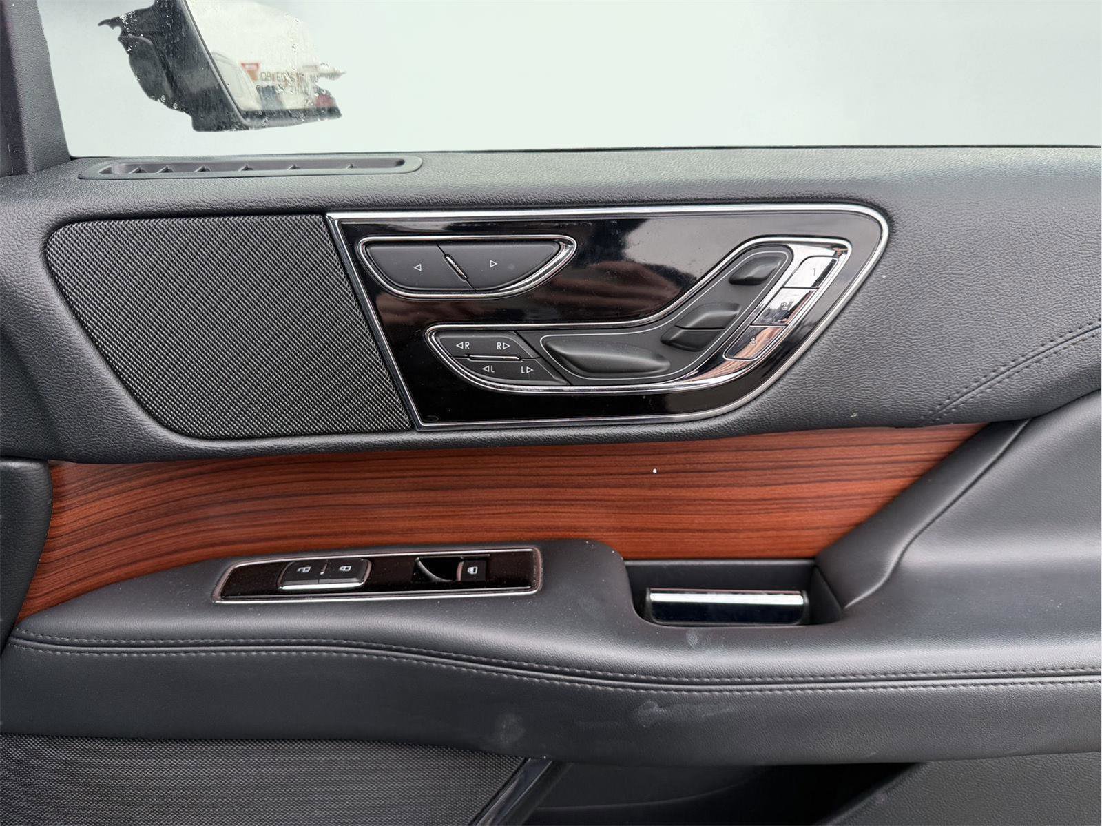 Used 2024 Lincoln Navigator Reserve image 29