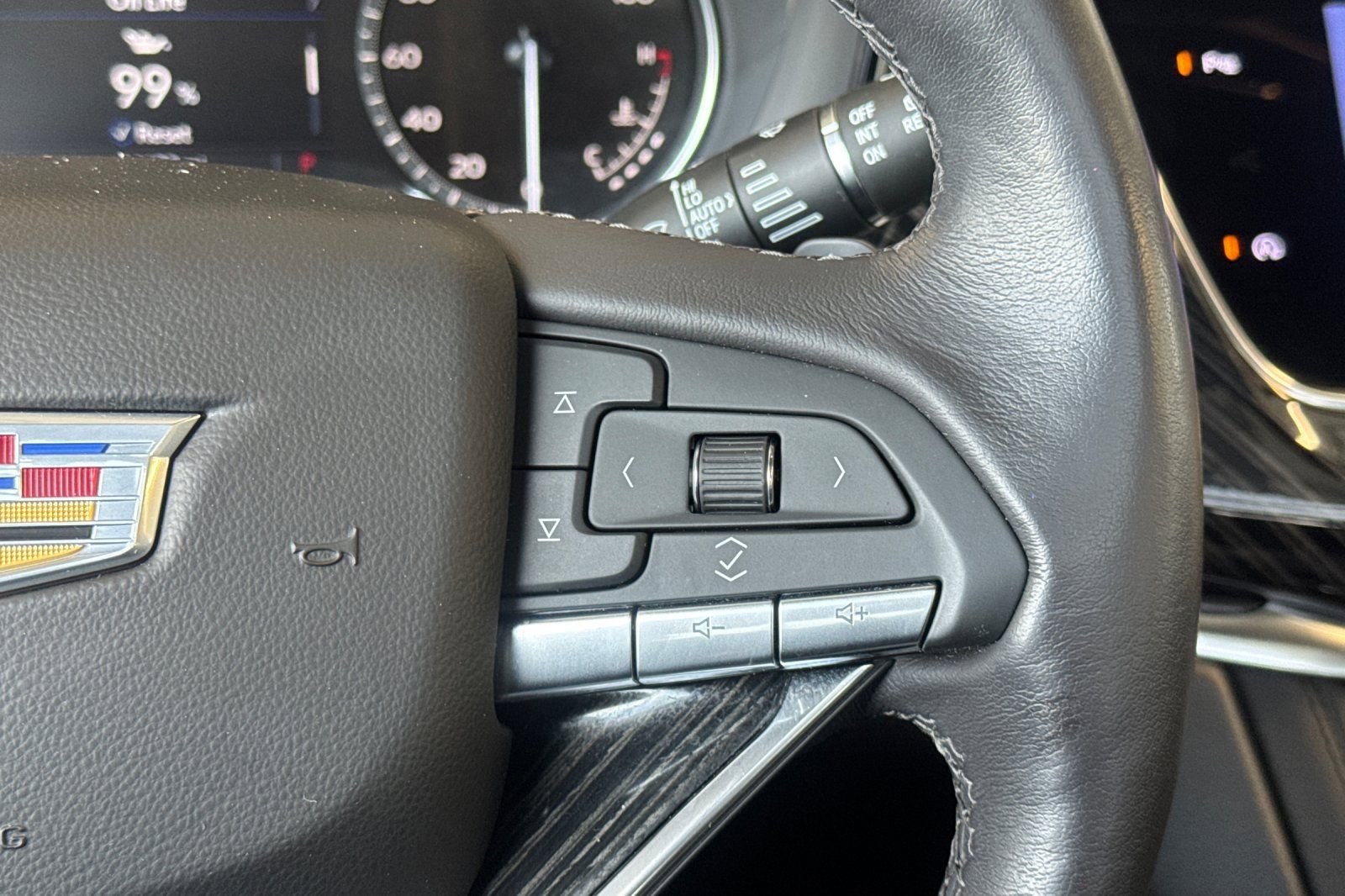 Certified 2025 Cadillac XT6 Premium Luxury FWD image 38