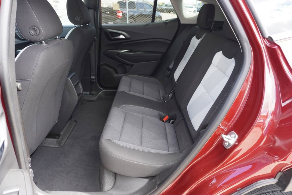 Used 2025 Chevrolet Trax LS w/ LS Convenience Package FWD image 19