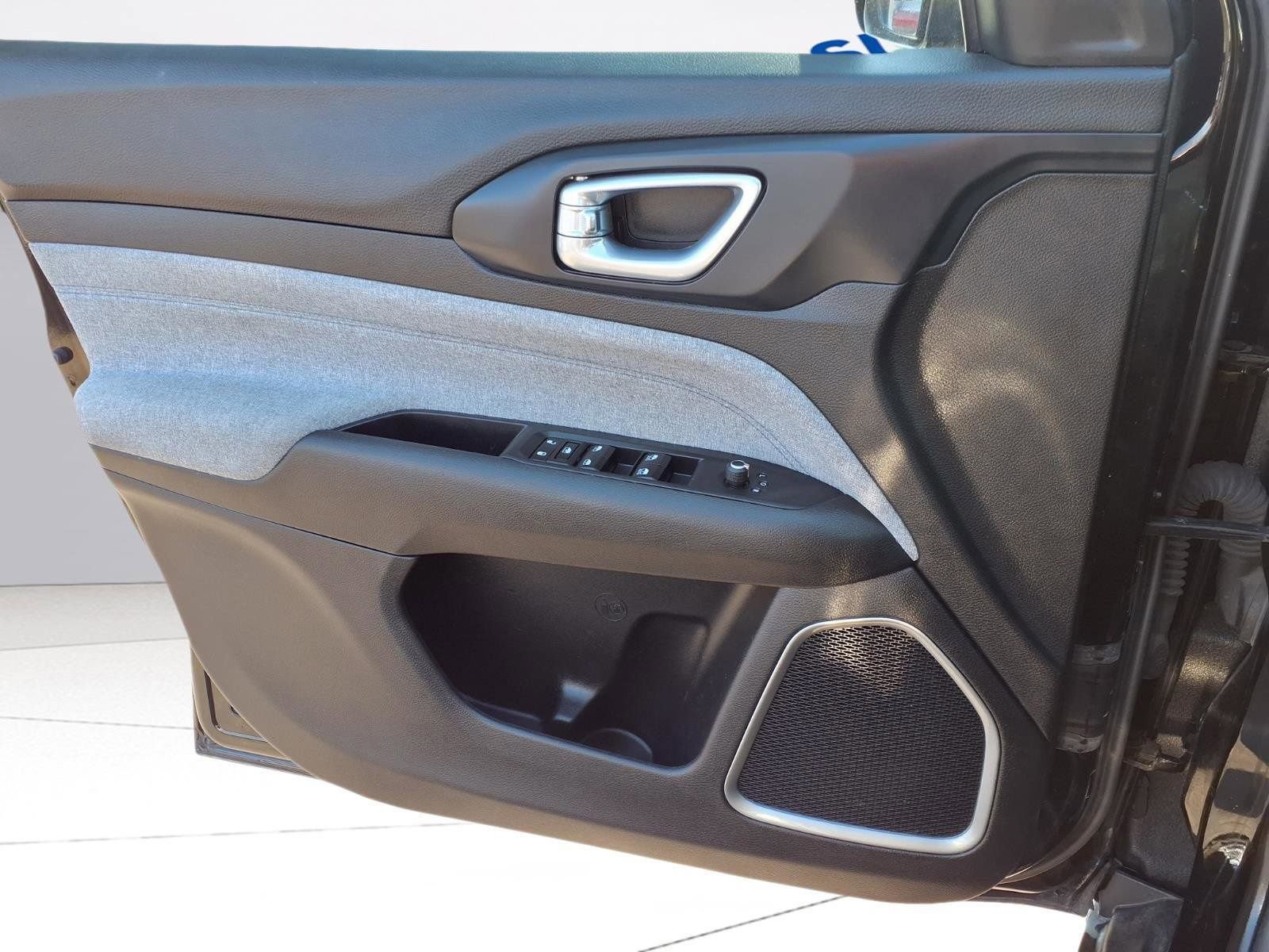 Used 2023 Jeep Compass Sport image 14