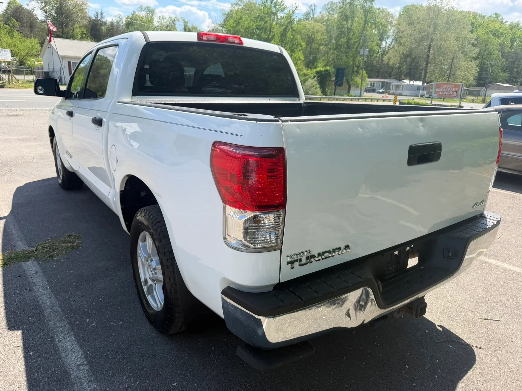 Used 2012 Toyota Tundra 4x4 CrewMax w/ Tow Pkg image 10
