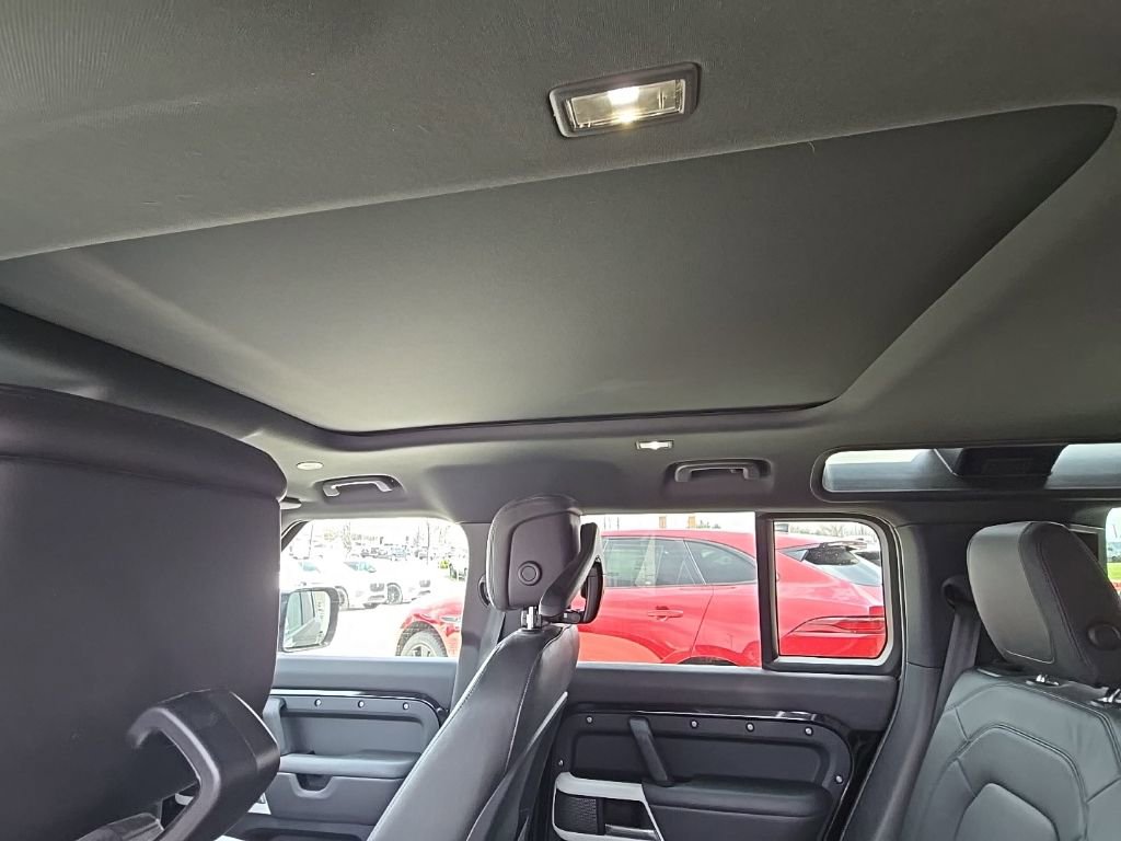 Certified 2024 Land Rover Defender 110 SE image 15