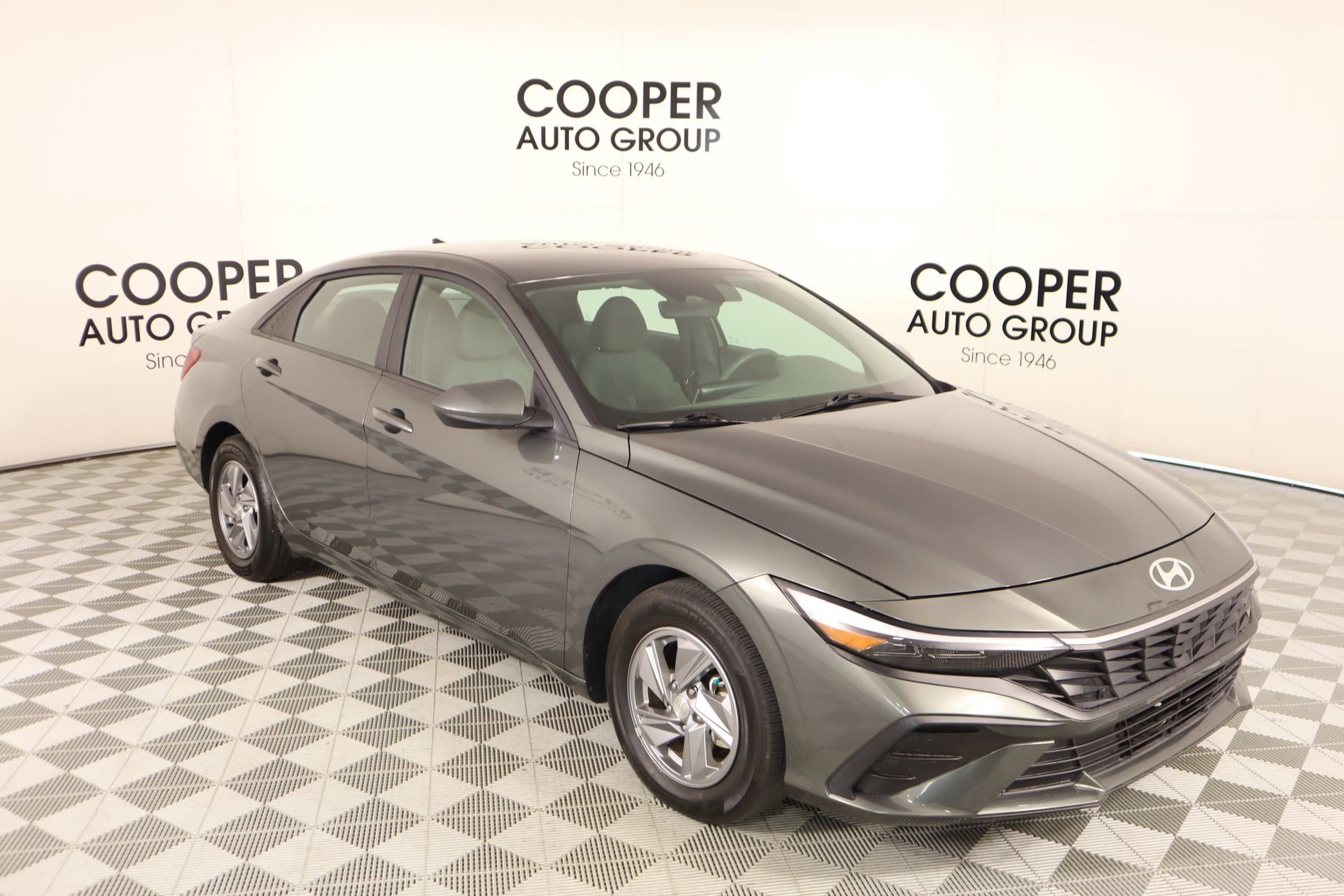 Used 2024 Hyundai Elantra SE FWD image 1