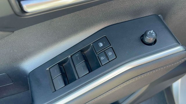 Used 2020 Toyota Highlander XLE AWD/4WD image 20