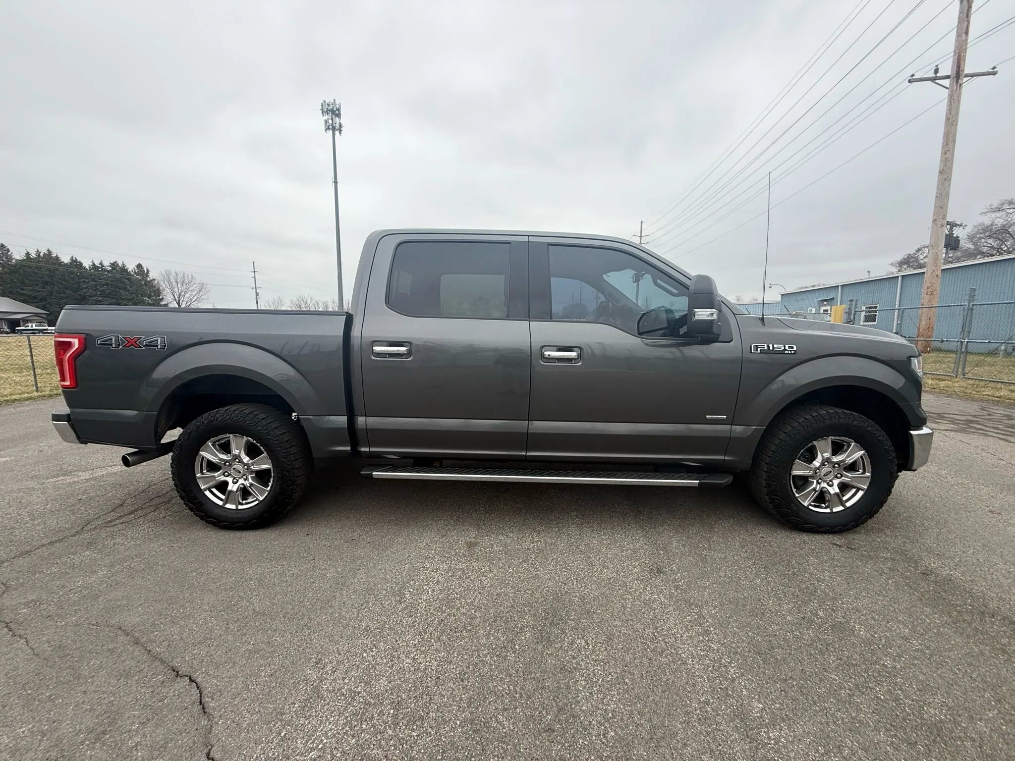 Used 2017 Ford F150 XLT w/ Equipment Group 302A Luxury AWD/4WD image 4