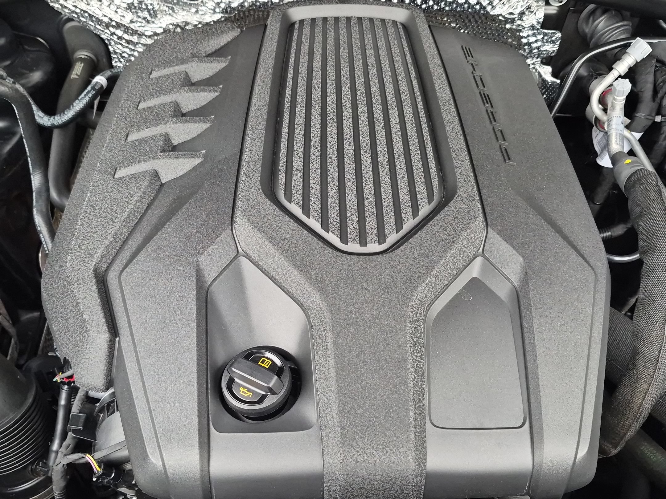 Certified 2025 Porsche Macan Turbo AWD/4WD image 25
