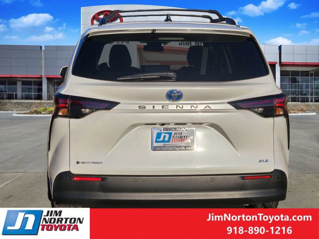 Used 2025 Toyota Sienna XLE image 7