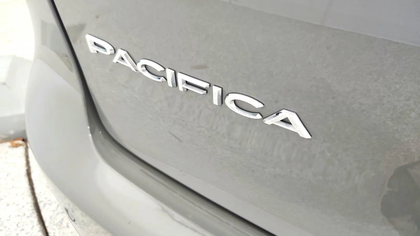 Used 2025 Chrysler Pacifica Select FWD image 35