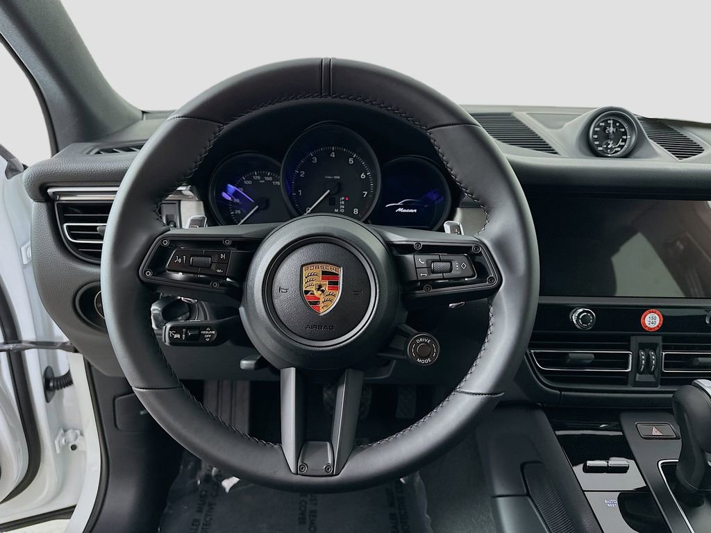 Certified 2026 Porsche Macan image 12