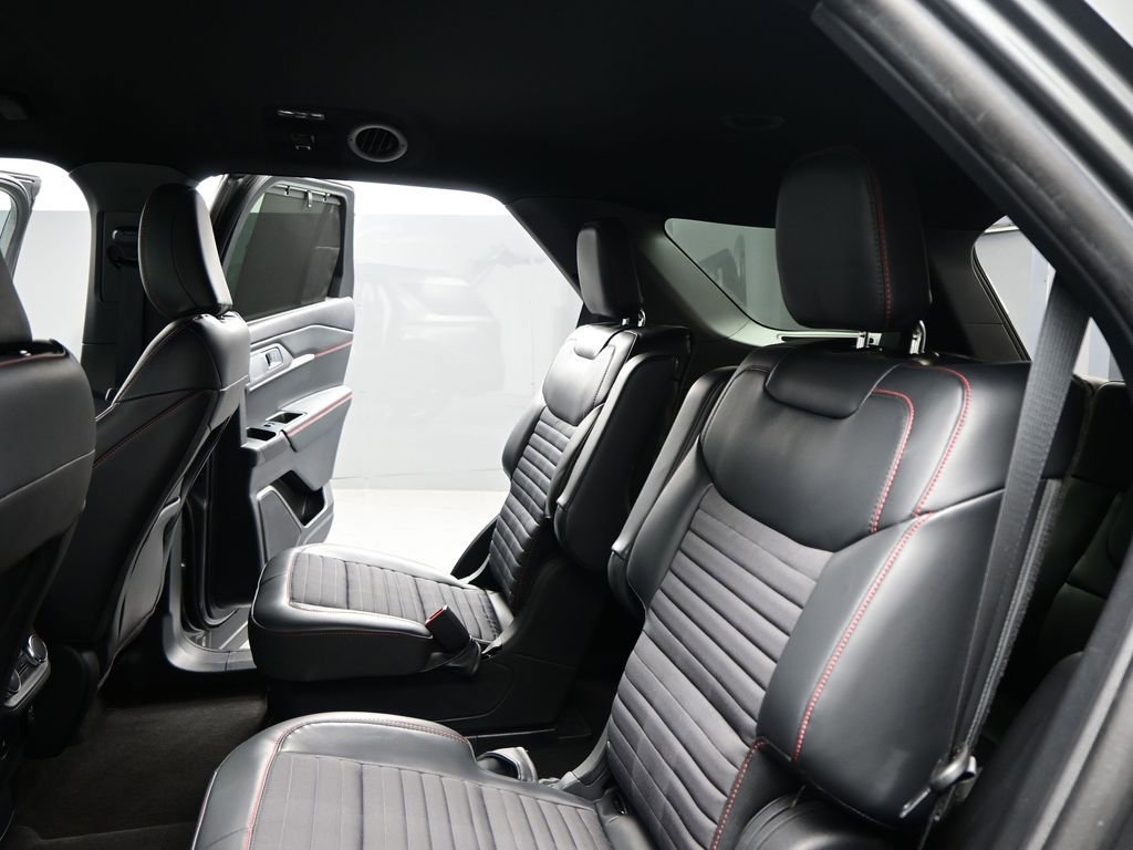 Used 2025 Ford Explorer ST-Line w/ Premium Package image 26