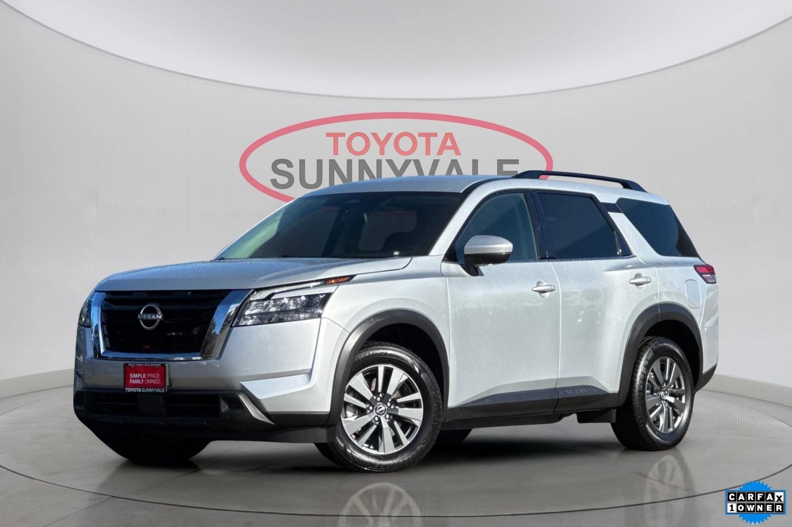 Used 2024 Nissan Pathfinder SV image 1