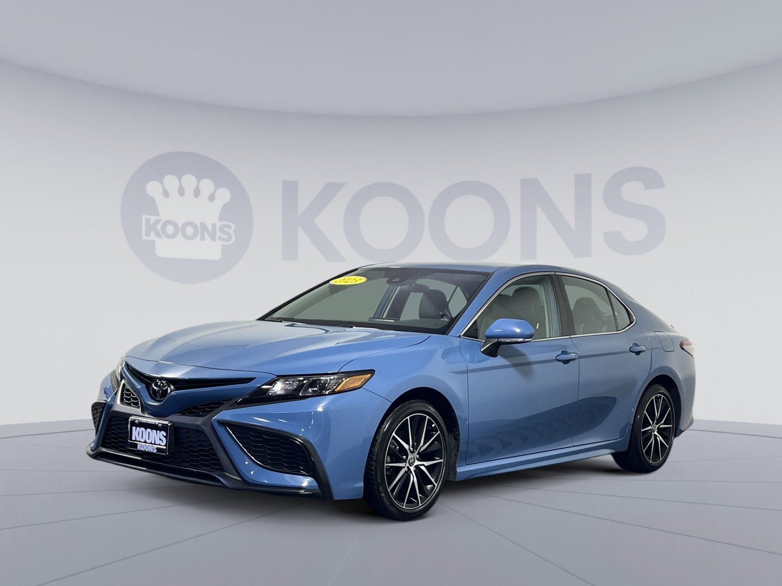 Used 2023 Toyota Camry SE image 1