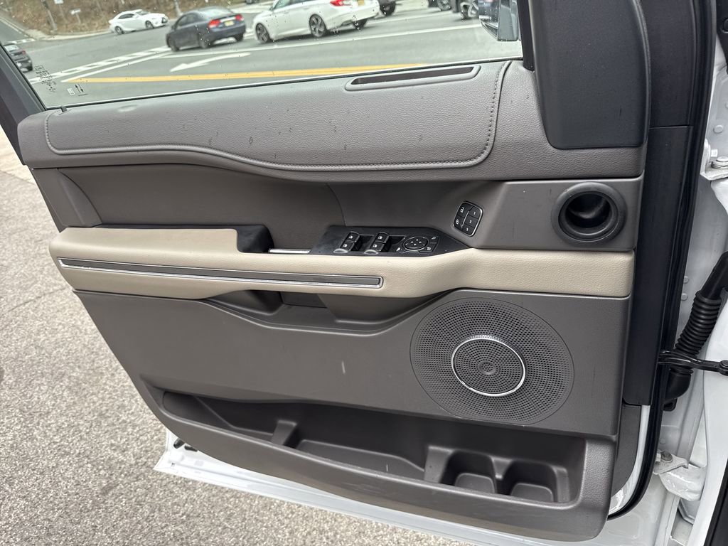 Used 2021 Ford Expedition XLT image 26