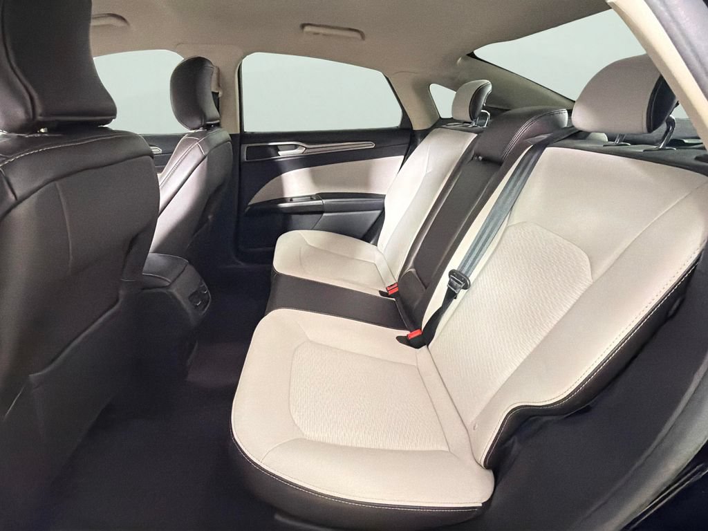 Used 2019 Ford Fusion SE w/ Equipment Group 151A FWD image 26