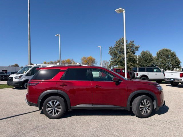 Used 2024 Nissan Pathfinder SL AWD/4WD image 10