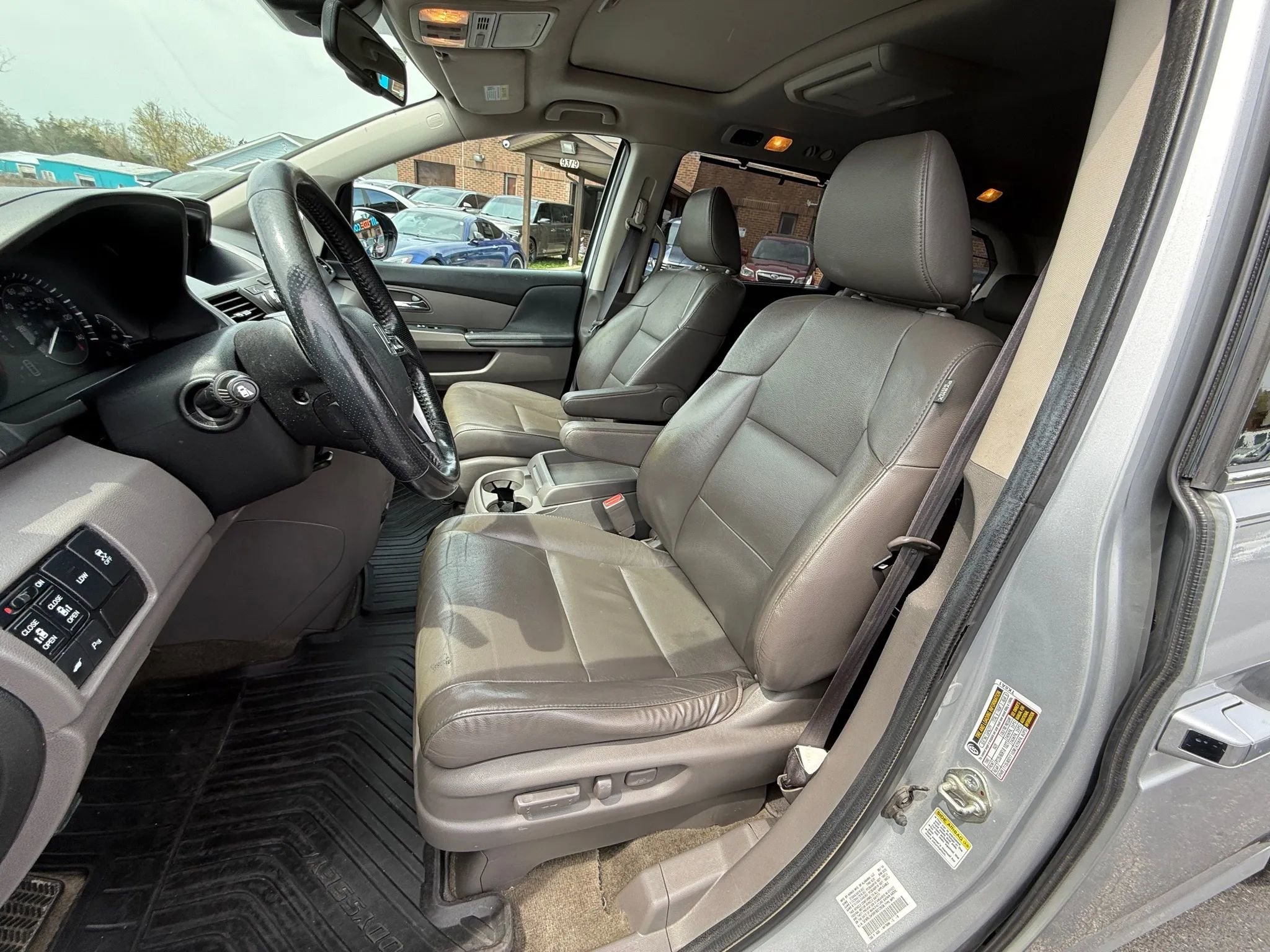 Used 2015 Honda Odyssey Touring Elite image 11