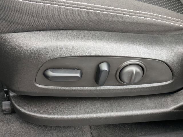 Used 2023 GMC Terrain SLE w/ Driver Convenience Package image 27