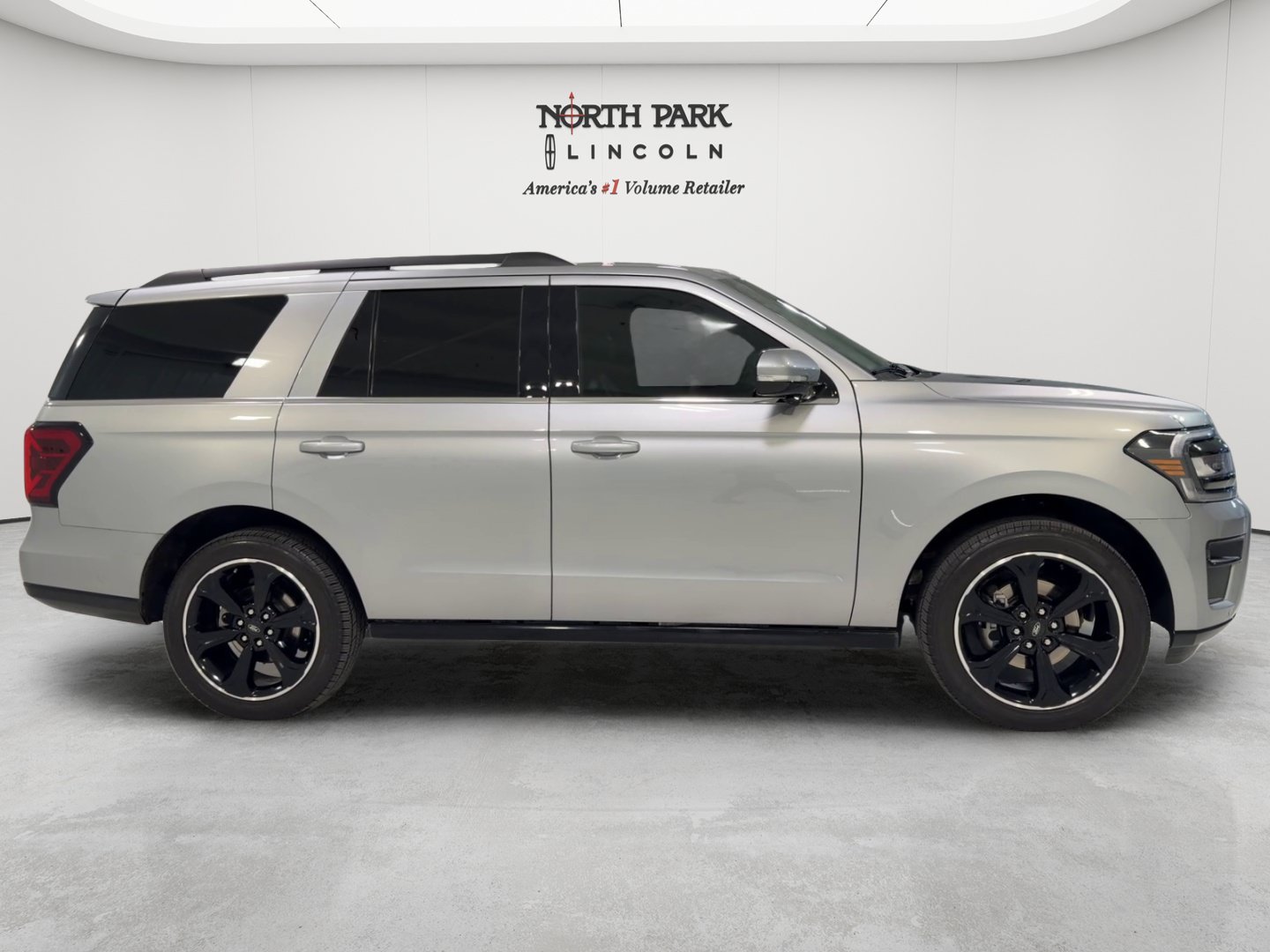 Used 2023 Ford Expedition Limited AWD/4WD image 6