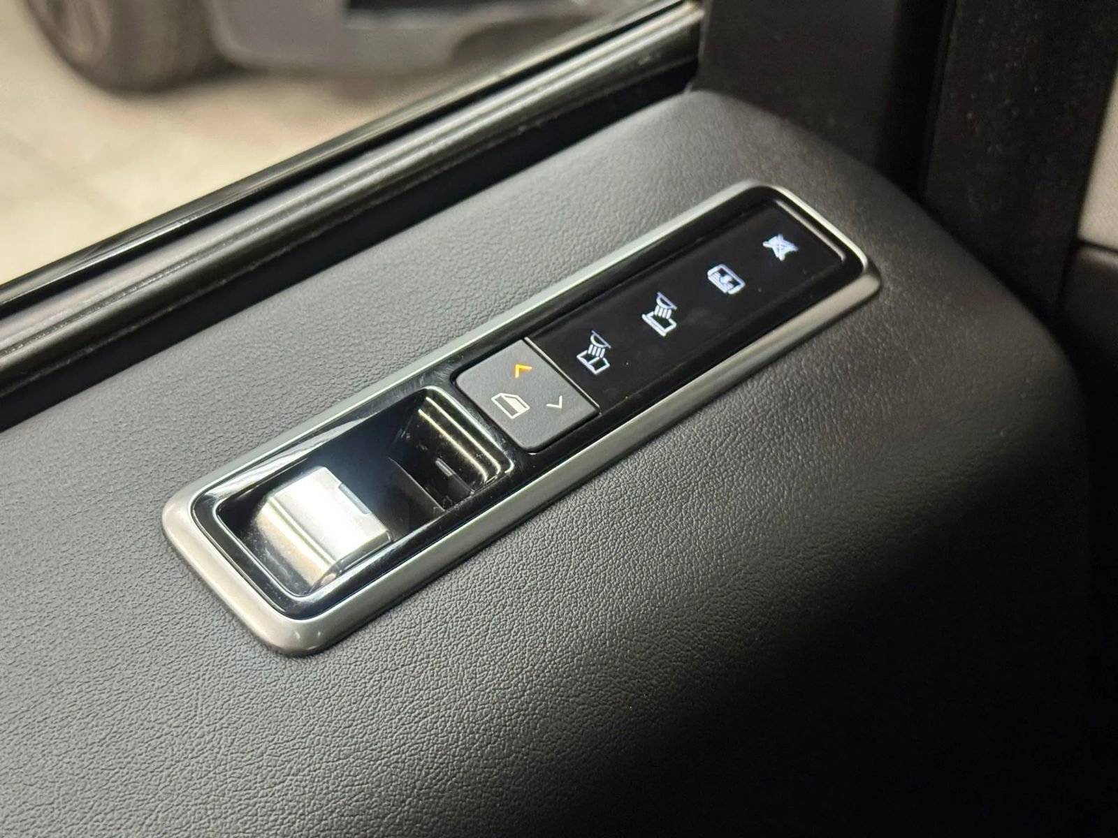 Used 2019 Land Rover Range Rover HSE image 24