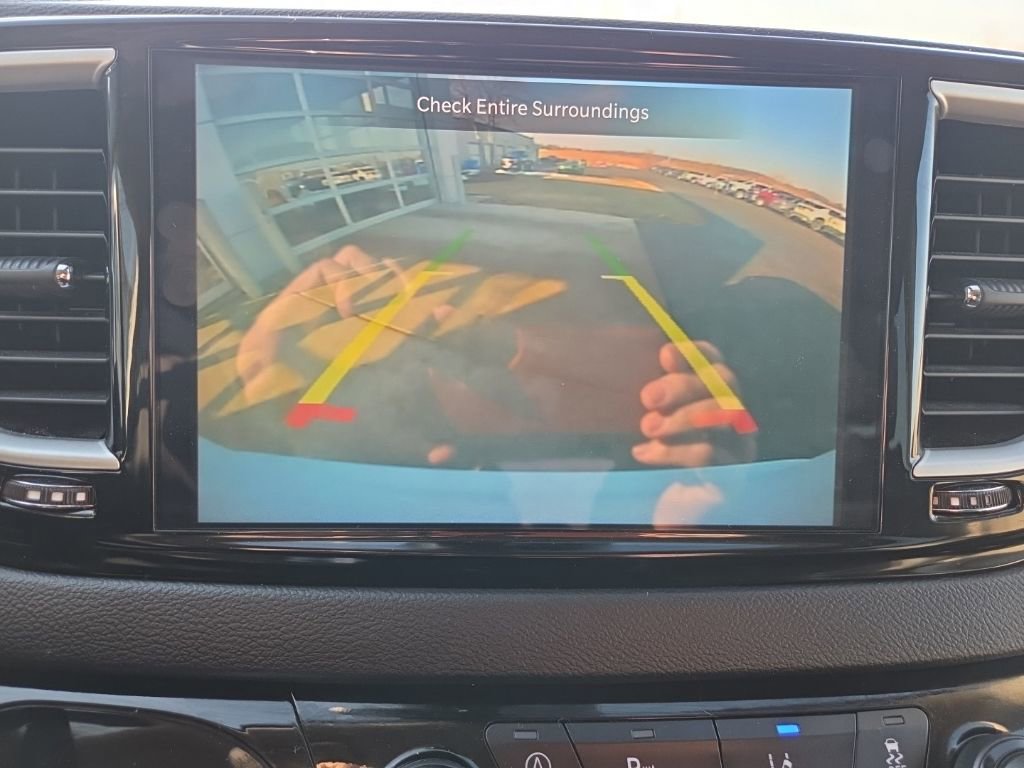 Used 2024 Chrysler Pacifica Touring-L image 28