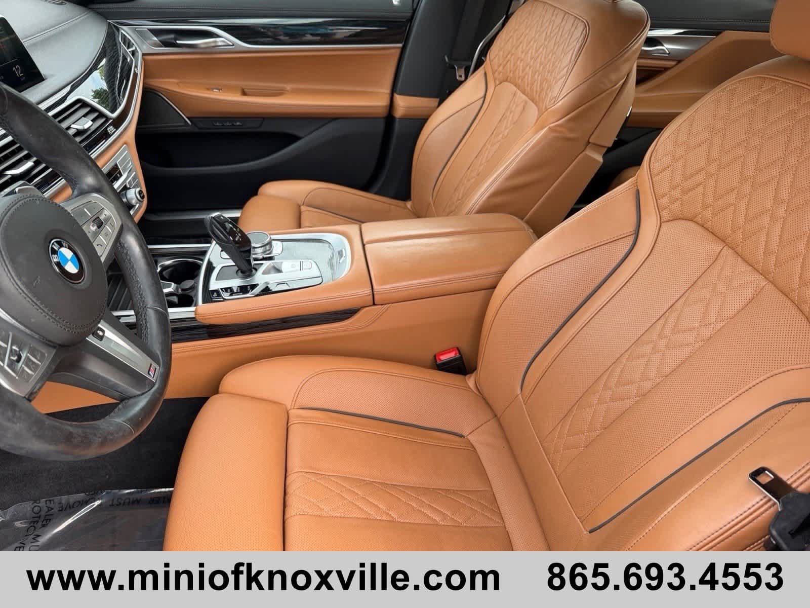 Used 2022 BMW 740i w/ M Sport Package RWD image 9